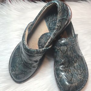 BOC clog, Size 6.5, snakeskin print
